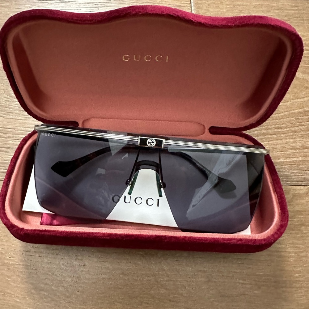 Gucci Shield Sunglass GG1096S